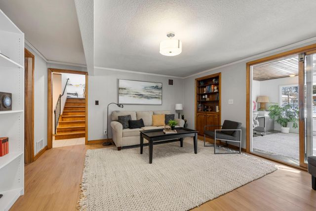 3080 Oxford Street N, Roseville, MN 55113