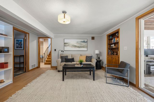 3080 Oxford Street N, Roseville, MN 55113