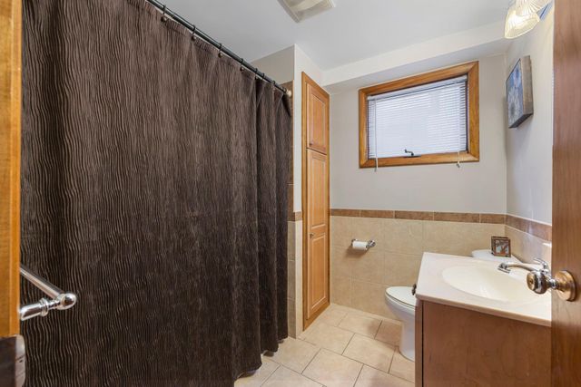 3080 Oxford Street N, Roseville, MN 55113