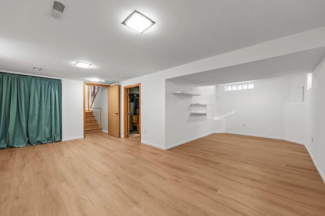 3080 Oxford Street N, Roseville, MN 55113