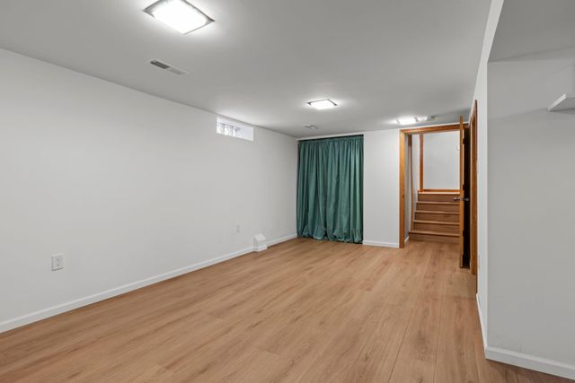 3080 Oxford Street N, Roseville, MN 55113