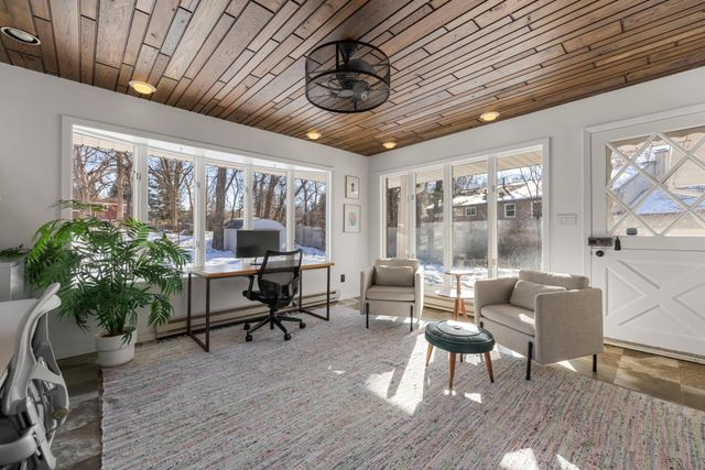 3080 Oxford Street N, Roseville, MN 55113