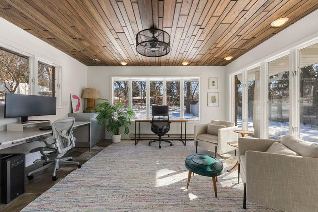 3080 Oxford Street N, Roseville, MN 55113