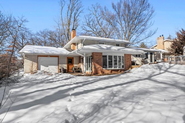 3080 Oxford Street N, Roseville, MN 55113