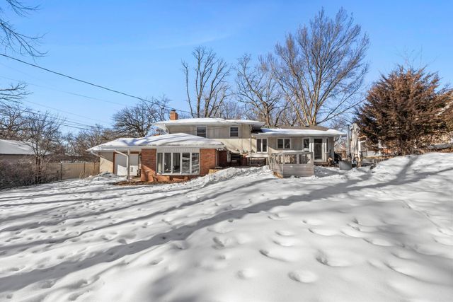 3080 Oxford Street N, Roseville, MN 55113