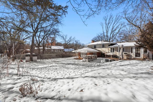 3080 Oxford Street N, Roseville, MN 55113