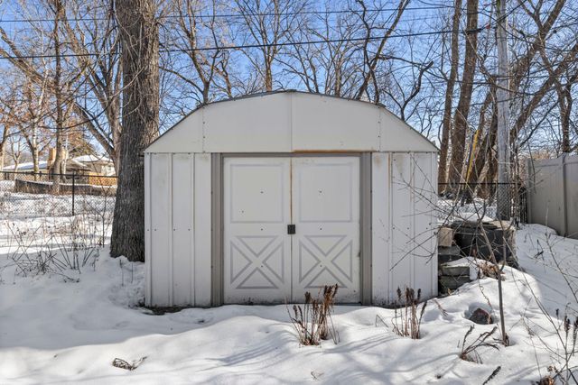 3080 Oxford Street N, Roseville, MN 55113