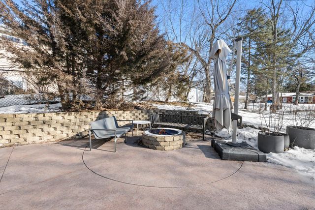 3080 Oxford Street N, Roseville, MN 55113