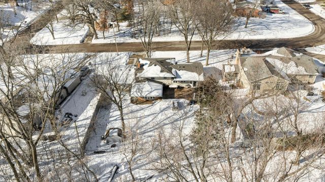 3080 Oxford Street N, Roseville, MN 55113