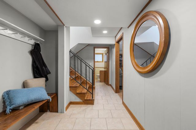 3080 Oxford Street N, Roseville, MN 55113