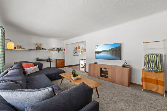 3080 Oxford Street N, Roseville, MN 55113