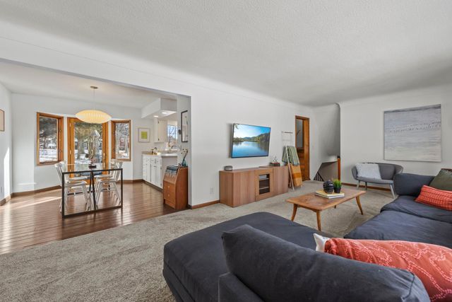 3080 Oxford Street N, Roseville, MN 55113