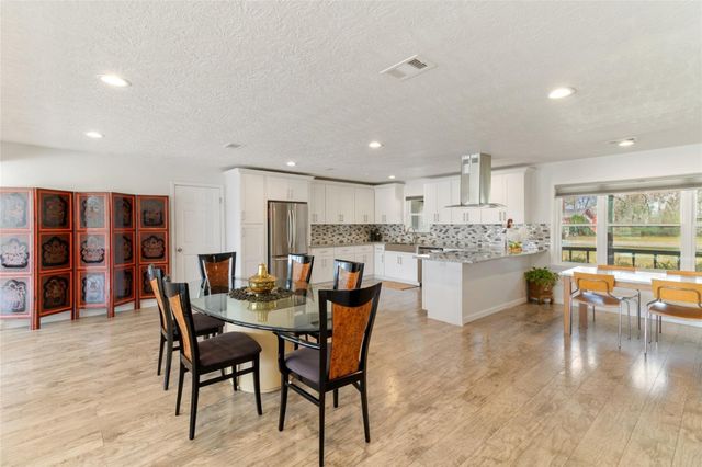 201 Southern Oaks Drive, Lake Jackson, TX 77566