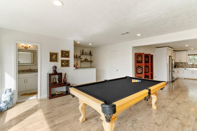 201 Southern Oaks Drive, Lake Jackson, TX 77566