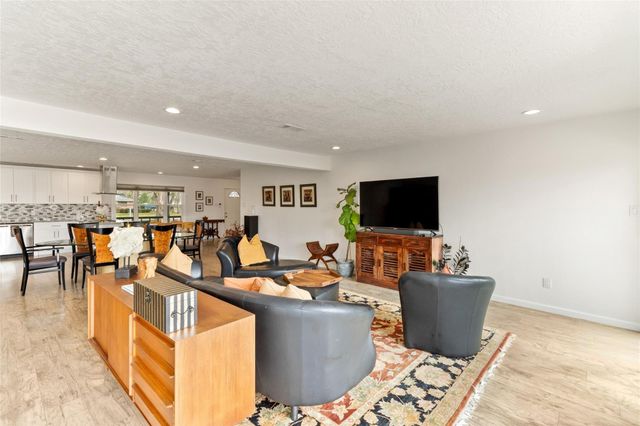 201 Southern Oaks Drive, Lake Jackson, TX 77566