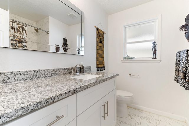 201 Southern Oaks Drive, Lake Jackson, TX 77566