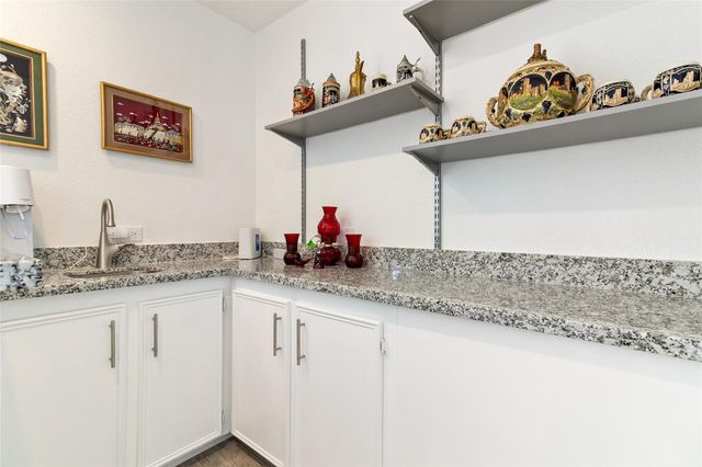 201 Southern Oaks Drive, Lake Jackson, TX 77566