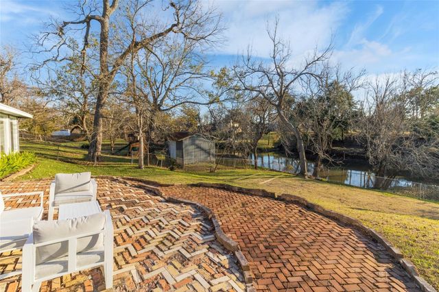 201 Southern Oaks Drive, Lake Jackson, TX 77566