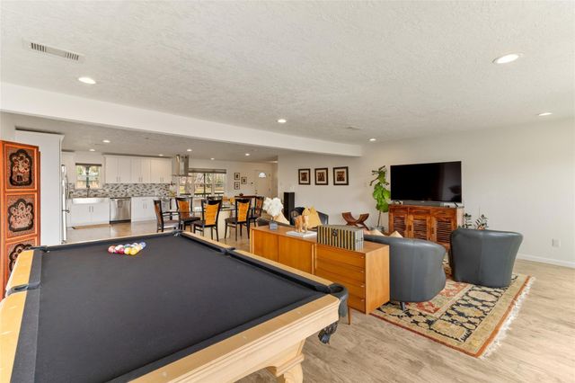 201 Southern Oaks Drive, Lake Jackson, TX 77566