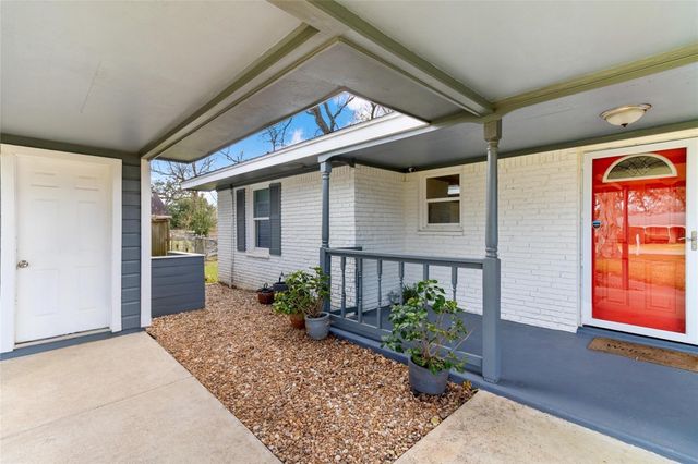 201 Southern Oaks Drive, Lake Jackson, TX 77566