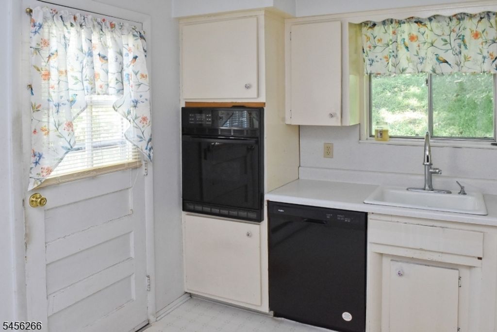 194 Tomahawk Trl, Byram Twp., NJ 07871 — photo 5