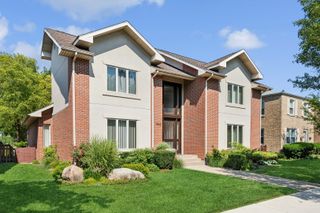 7842 E Prairie Road, Skokie, IL 60076