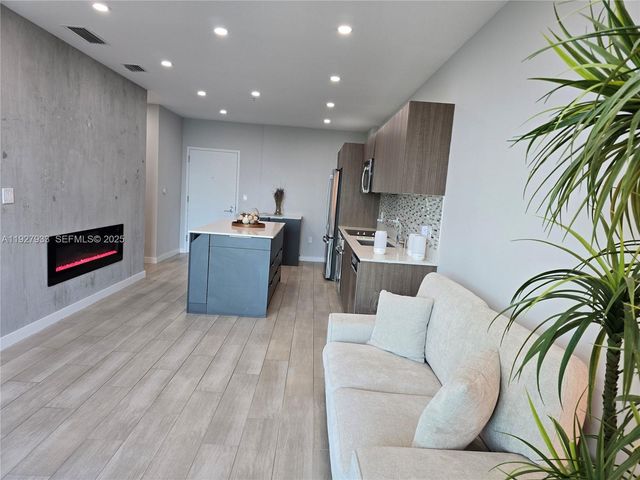 1600 SW 1st Ave 809, Miami, FL 33129