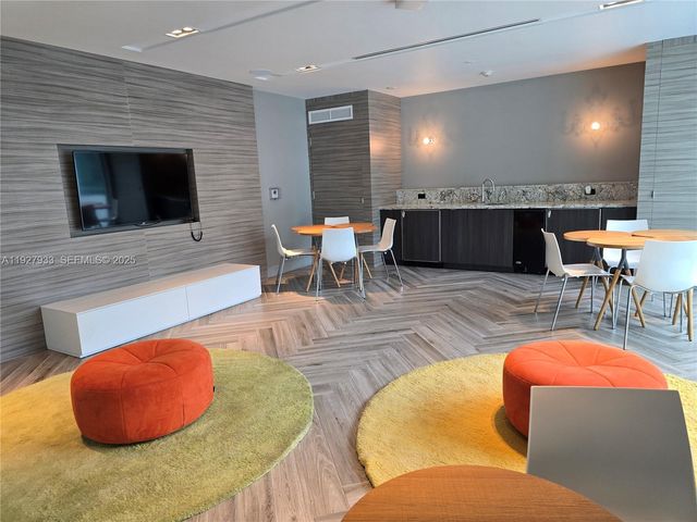 1600 SW 1st Ave 809, Miami, FL 33129