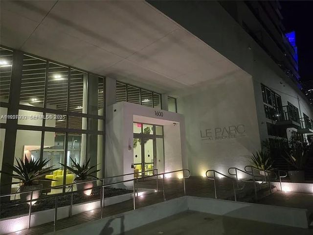 1600 SW 1st Ave 809, Miami, FL 33129