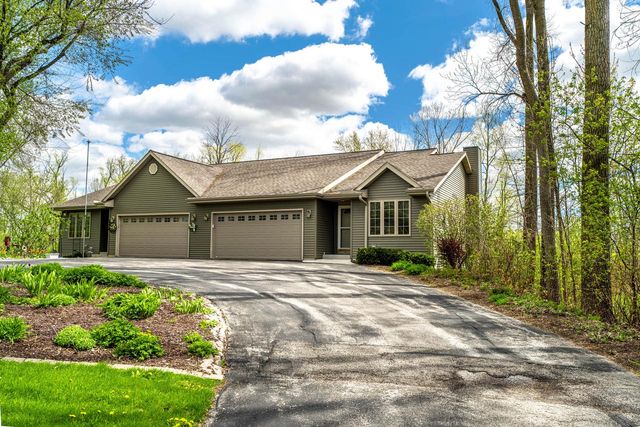 1602 Lisa LANE, New Holstein, WI 53061