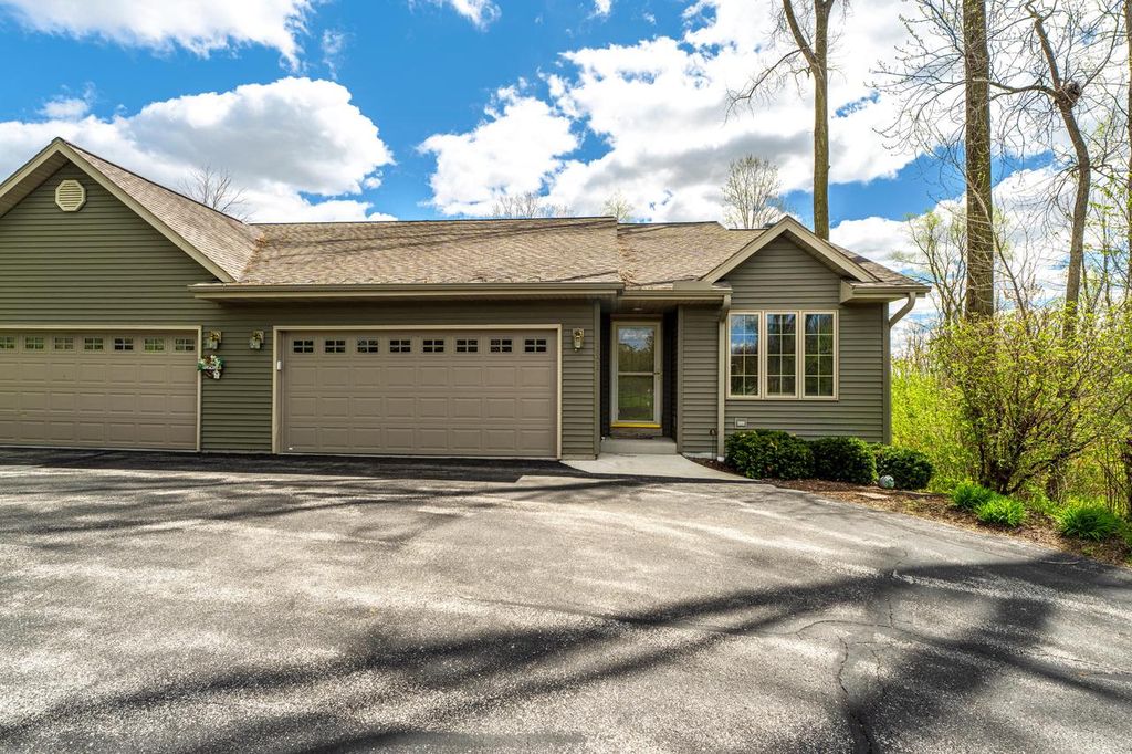 1602 Lisa LANE, New Holstein, WI 53061