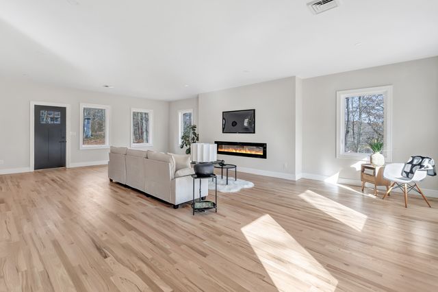 93 Tersana Drive, Easton, CT 06612