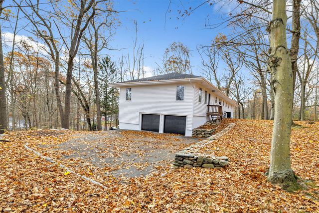 93 Tersana Drive, Easton, CT 06612