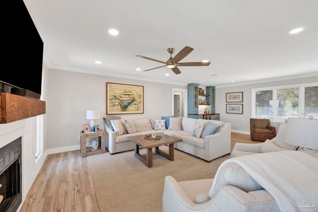 5470 N Shore Rd, Pensacola, FL 32507