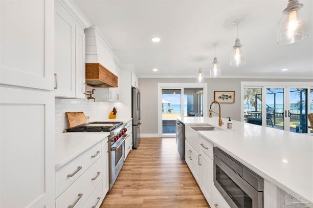 5470 N Shore Rd, Pensacola, FL 32507