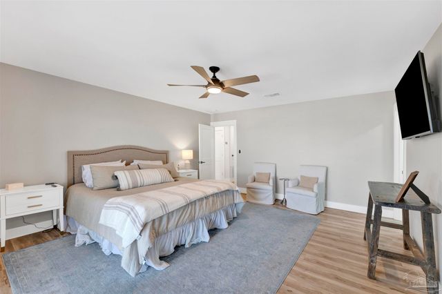 5470 N Shore Rd, Pensacola, FL 32507