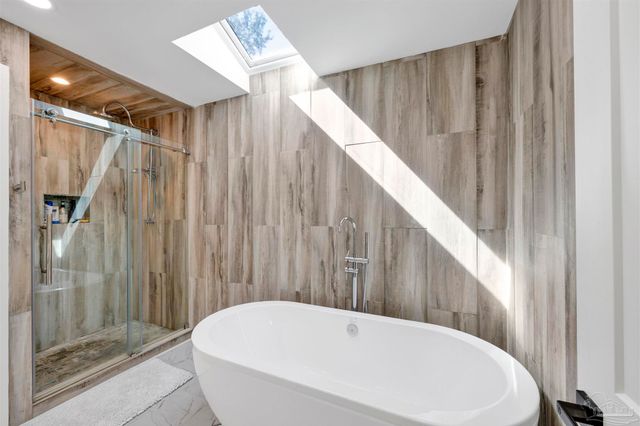 5470 N Shore Rd, Pensacola, FL 32507