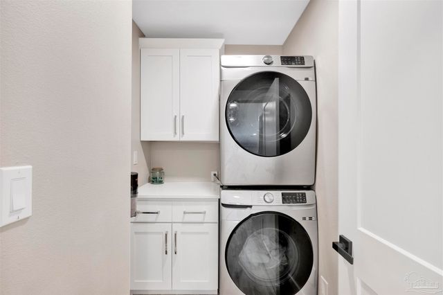 5470 N Shore Rd, Pensacola, FL 32507