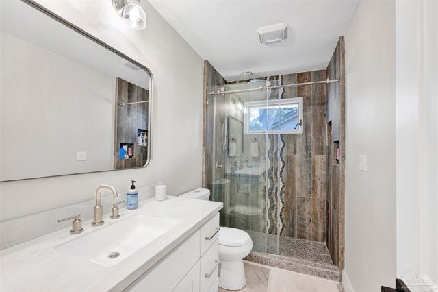 5470 N Shore Rd, Pensacola, FL 32507