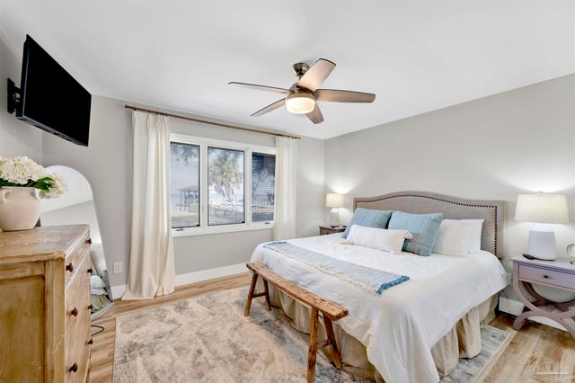 5470 N Shore Rd, Pensacola, FL 32507