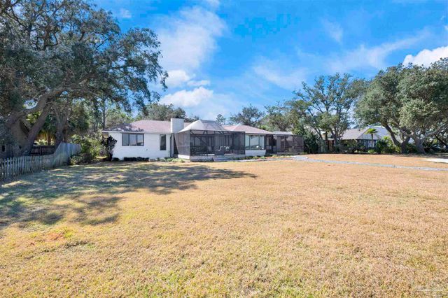 5470 N Shore Rd, Pensacola, FL 32507