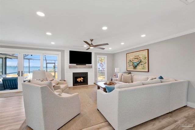 5470 N Shore Rd, Pensacola, FL 32507