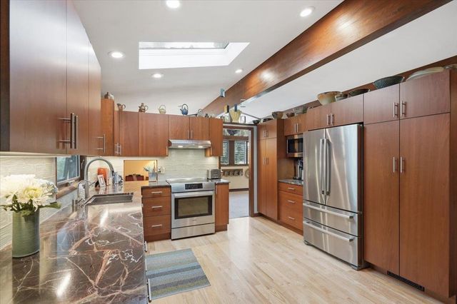3990 Plymouth Circle, Madison, WI 53705