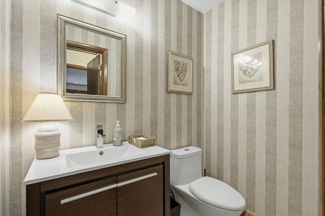 3990 Plymouth Circle, Madison, WI 53705