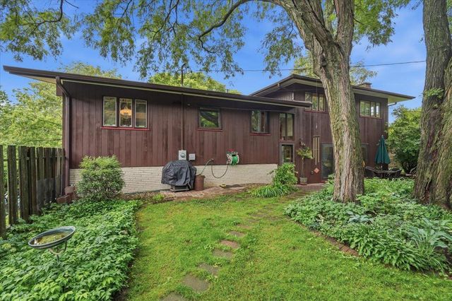 3990 Plymouth Circle, Madison, WI 53705