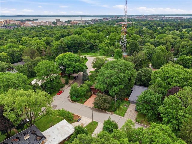3990 Plymouth Circle, Madison, WI 53705