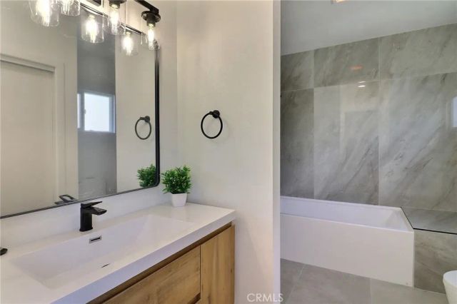 2015 W 42nd Place, Los Angeles, CA 90062