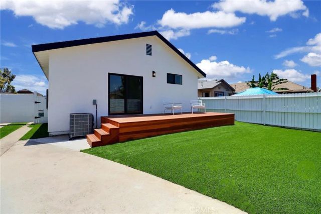 2015 W 42nd Place, Los Angeles, CA 90062