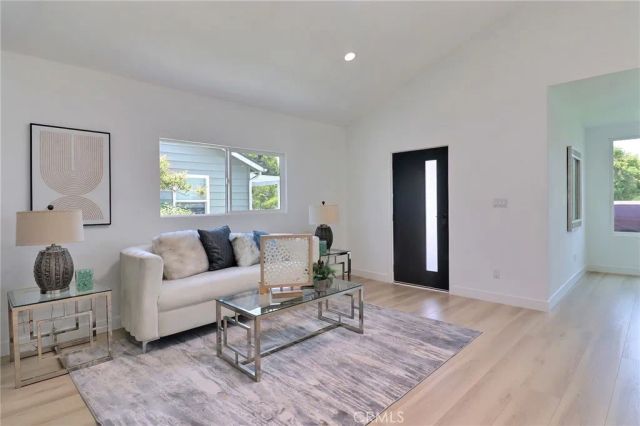 2015 W 42nd Place, Los Angeles, CA 90062