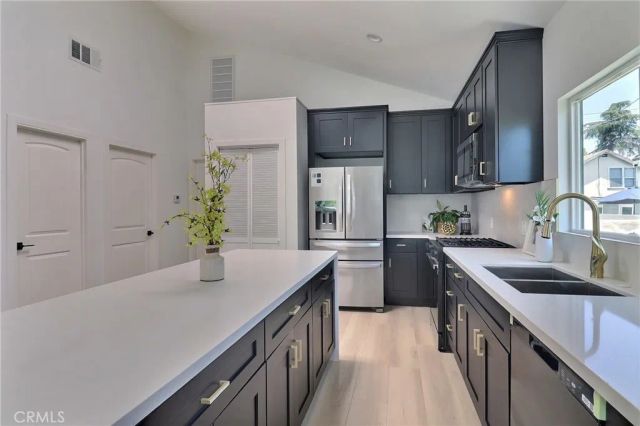 2015 W 42nd Place, Los Angeles, CA 90062